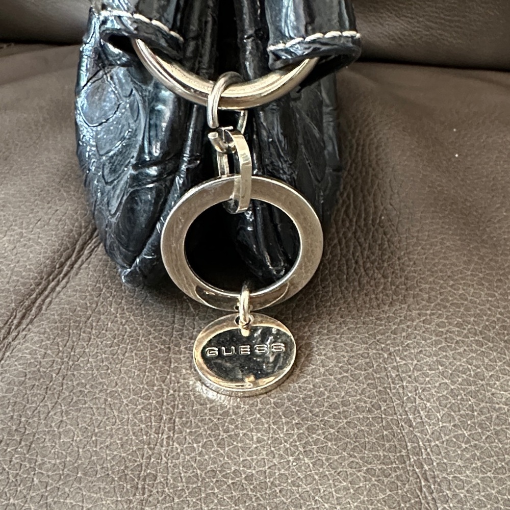 Vintage Guess Black Croc-Embossed Shoulder Bag with Gold Details - Picture 4 of 7
